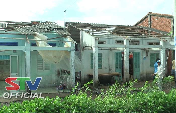 16 căn nhà ở thị xã Vĩnh Châu bị sập và tốc mái.