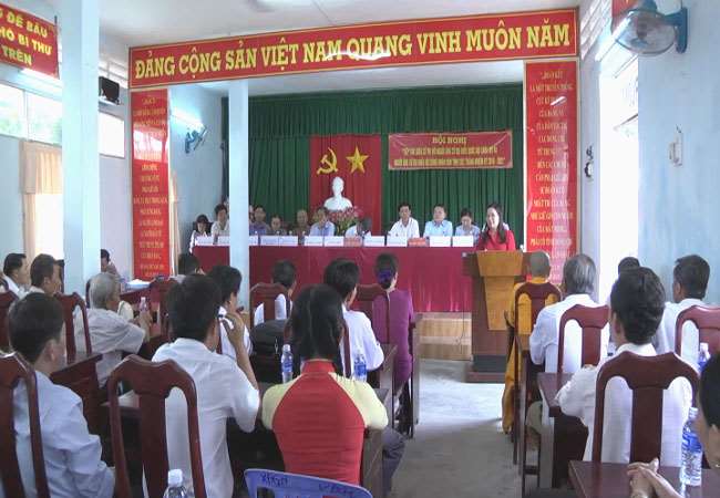 Ứng cử viên ĐBQH khóa 14 và đại biểu HĐND tỉnh tiếp xúc cử tri thị trấn An Lạc Thôn 