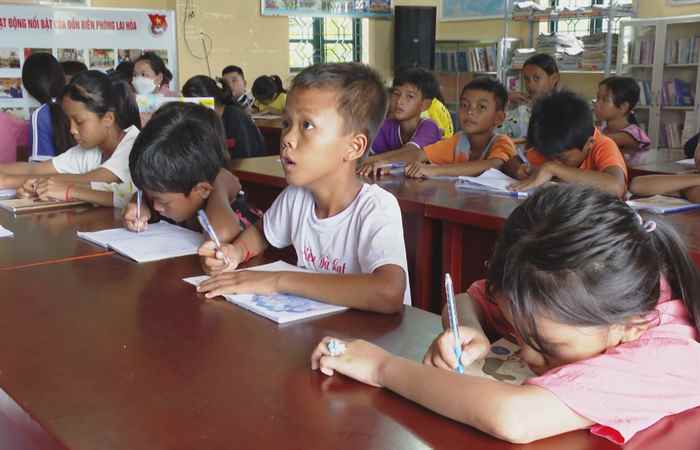 Lớp học chữ Khmer ở đồn biên phòng (17-07-2023)