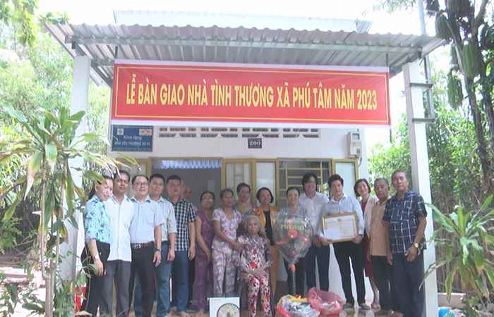 Châu Thành: Hội Nông dân tỉnh Sóc Trăng bàn giao Nhà “Đại đoàn kết” tại xã Phú Tâm 