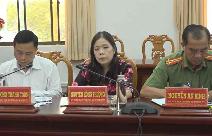 Huyện uỷ Long Phú họp đánh giá tình hình tiêm vaccine phòng COVID-19