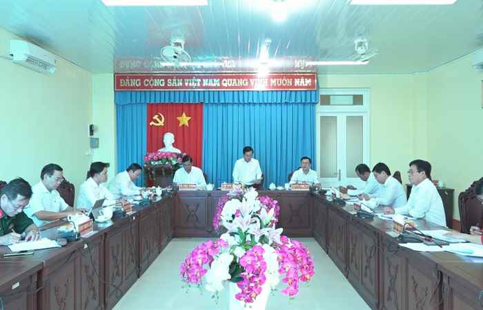 Ban Thường vụ Huyện ủy Trần Đề họp định kỳ tháng 11