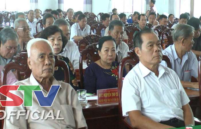 Ban Thường vụ Thị ủy Vĩnh Châu tổ chức họp mặt cán bộ chủ chốt đã nghỉ hưu