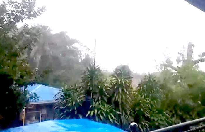 Bão Molave đổ bộ vào Philippines