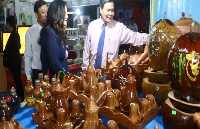 Bến Tre khai mạc hội chợ triển lãm các sản phẩm dừa năm 2019