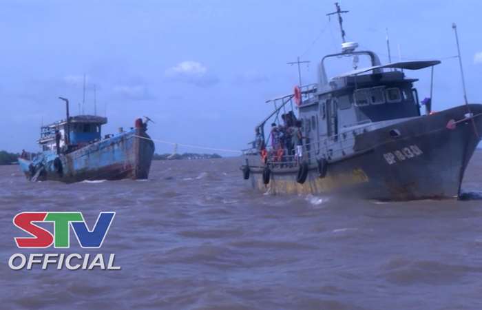 Bộ đội Biên phòng Sóc Trăng cứu nạn tàu cá và thuyền viên gặp nạn trên biển