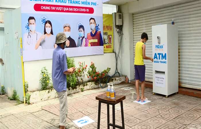 Cây “ATM khẩu trang” cho người nghèo