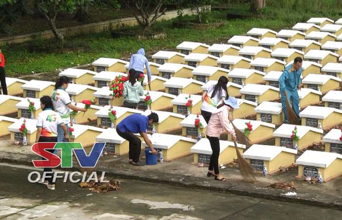Chi đoàn Đài PTTH Sóc Trăng phối hợp làm vệ sinh Nghĩa trang Liệt sĩ tỉnh