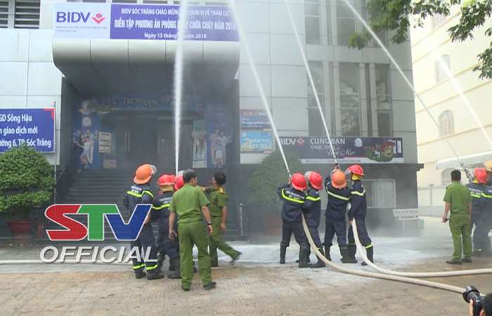 Chi nhánh Ngân hàng Thương mại cổ phần Đầu tư và Phát triển Sóc Trăng diễn tập phòng cháy, chữa cháy