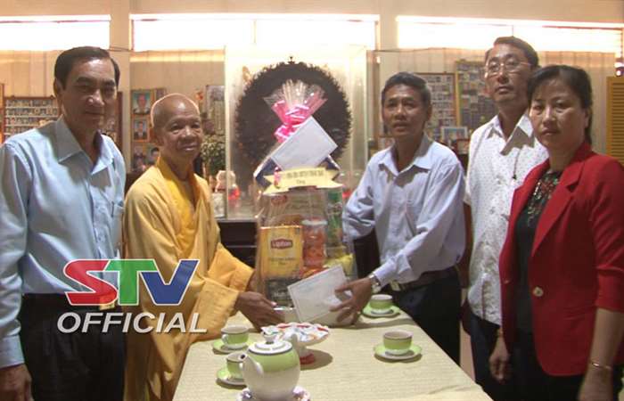 Chủ tịch HĐND tỉnh Sóc Trăng chúc mừng Lễ Phật Đản ở các chùa của TP Sóc Trăng.