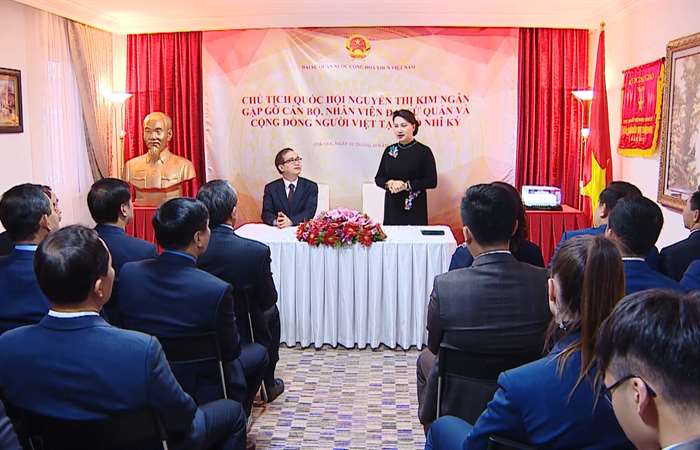 Chủ tịch Quốc hội gặp gỡ cán bộ, nhân viên Đại sứ quán và cộng đồng người Việt Nam tại Thổ Nhĩ Kỳ