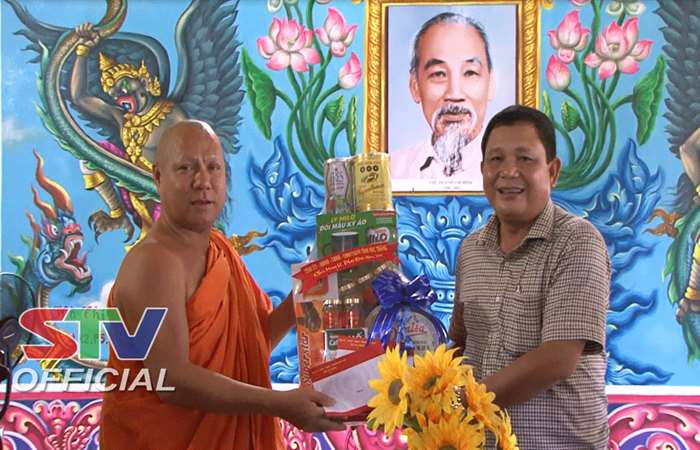  Chủ tịch Ủy ban MTTQ Việt nam tỉnh Sóc Trăng chúc mừng lễ Phật Đản tại TP Sóc Trăng