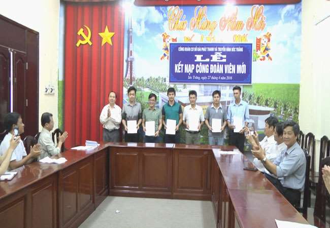 Công đoàn cơ sở Đài PTTH Sóc Trăng tổ chức kết nạp đoàn viên mới