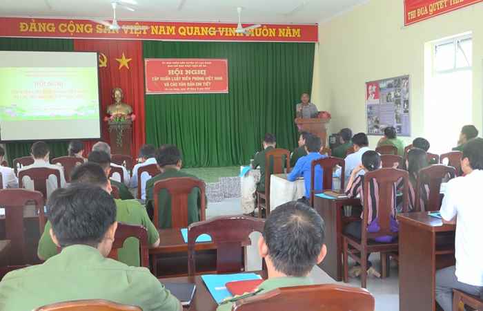 Huyện Cù Lao Dung tập huấn Luật Biên phòng Việt Nam  