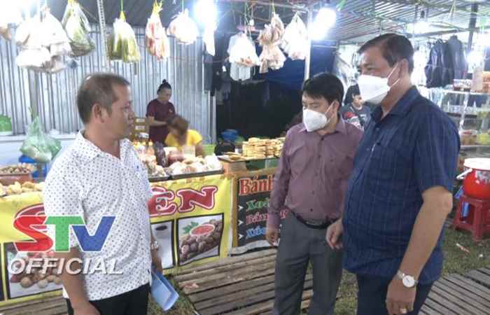 Đa dạng hàng tiêu dùng tại phiên chợ đưa hàng Việt về nông thôn ở huyện Cù Lao Dung