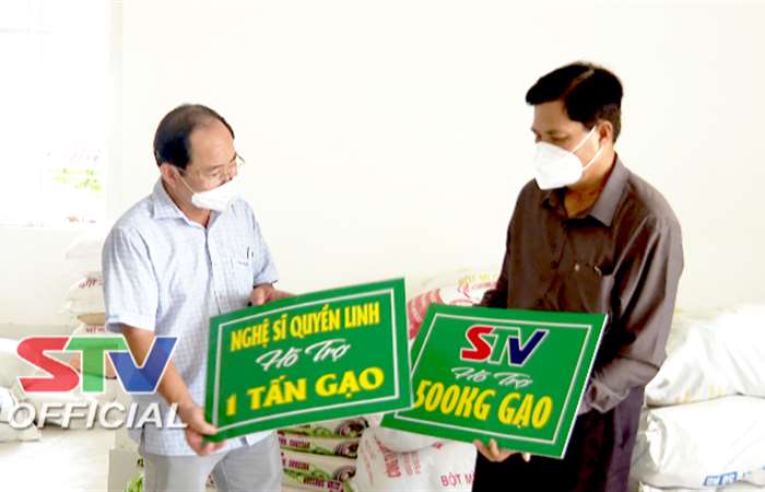 Đài PT&TH tỉnh Sóc Trăng trao gạo cho người dân gặp khó khăn do bị ảnh hưởng bởi dịch COVID-19