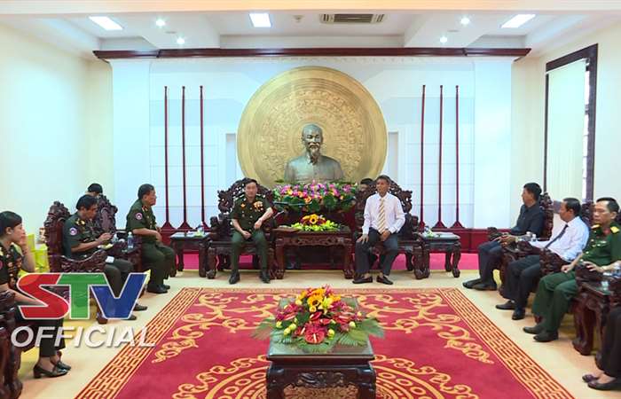 Đoàn công tác Quân đội Hoàng gia Campuchia chúc Tết tỉnh Sóc Trăng