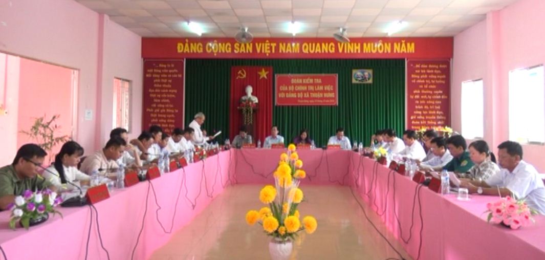 Đoàn kiểm tra của Bộ Chính trị làm việc tại xã Thuận Hưng