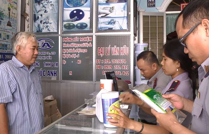  Đoàn kiểm tra liên ngành đến kiểm tra tại thị xã Vĩnh Châu.