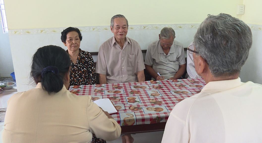 Gương Người cao tuổi gương mẫu trong phong trào hiến đất ở xã Phú Tân