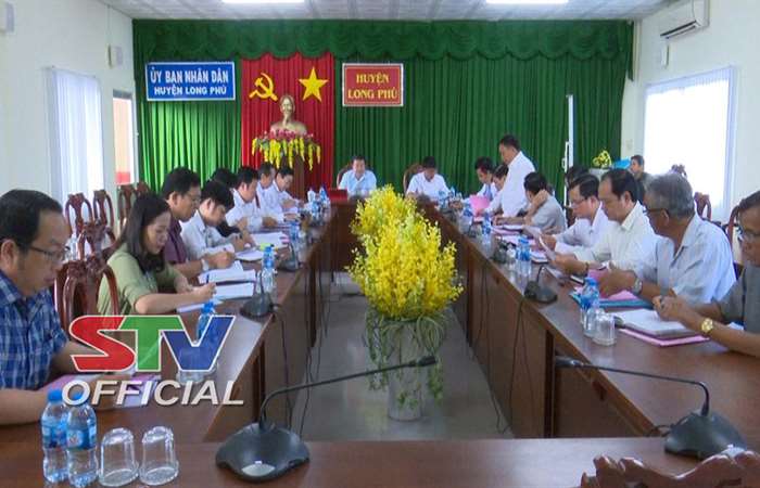 Họp tổ đại biểu HĐND tỉnh đơn vị huyện Long Phú