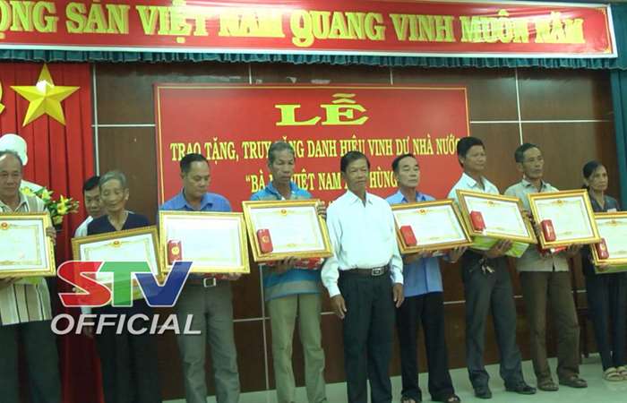 Huyện Kế Sách long trọng tổ chức lễ phong tặng, truy tặng danh hiệu mẹ Việt Nam anh hùng