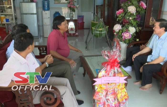 Huyện Long Phú gần 330 triệu đồng tặng quà dịp Tết