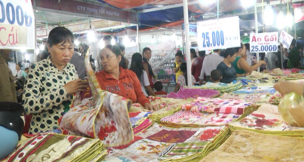 Huyện Long Phú phấn đấu tổng mức bán lẻ hàng hóa và doanh thu dịch vụ tiêu dùng xã hội đạt 5.400 tỉ đồng.