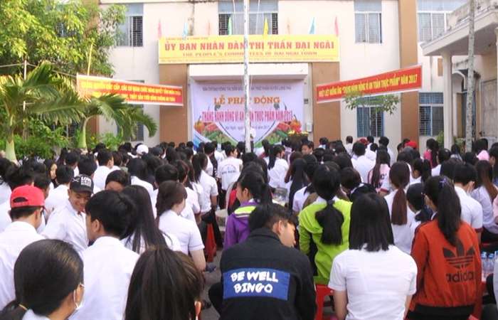 Huyện Long Phú phát động Tháng hành động Vì an toàn thực phẩm 