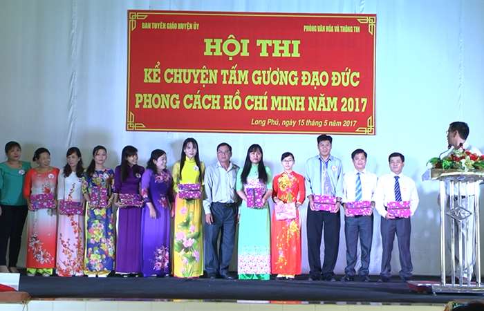 Huyện Long Phú tổ chức Hội thi Kể chuyện tấm gương đạo đức, phong cách Hồ Chí Minh năm 2017. 
