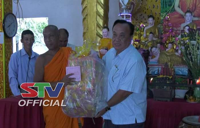 Huyện Mỹ Xuyên chúc tết Chôl Chnăm Thmây tại các chùa Khmer.