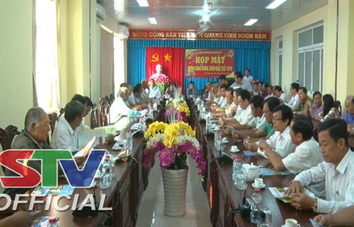 Huyện Trần Đề tổ chức họp mừng Đảng-mừng Xuân