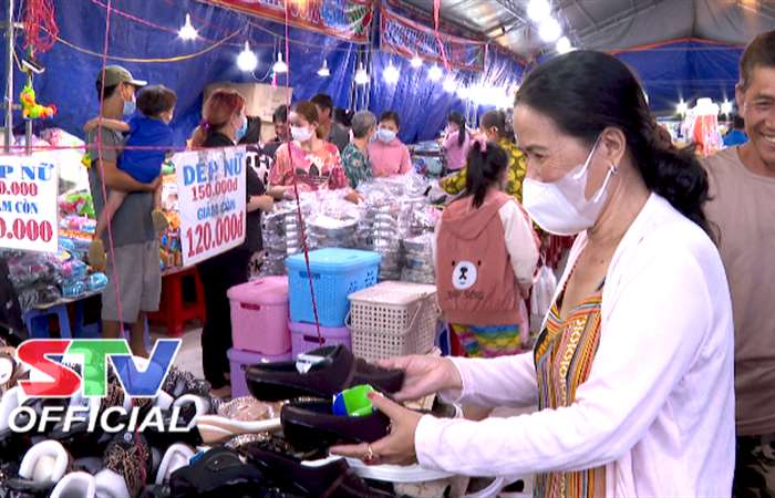 Phiên chợ kích cầu tiêu dùng, đưa hàng Việt về nông thôn tại thị trấn Đại Ngãi