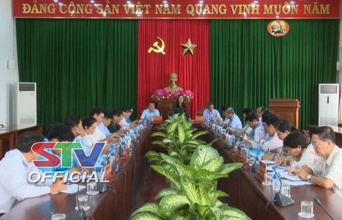 Kiểm tra công tác dân vận ở Long Phú