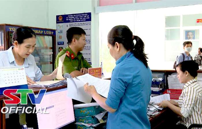 Đoàn kiểm tra công vụ tỉnh Sóc Trăng đến kiểm tra đột xuất tại UBND thị trấn Huỳnh Hữu Nghĩa, huyện Mỹ Tú 