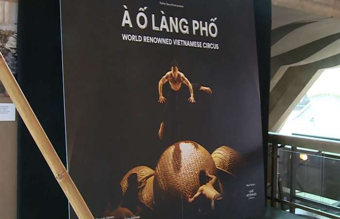 Lần đầu tiên Xiếc tre Việt Nam trình diễn trên sân khấu Nhà hát Opera House