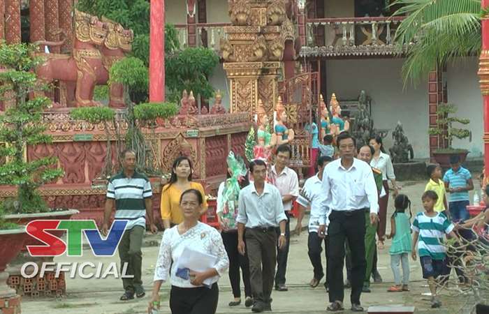Lãnh đạo thị xã Vĩnh Châu chúc mừng lễ Dolta của đồng bào Khmer