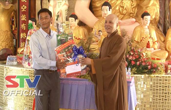  Lãnh đạo tỉnh Sóc Trăng chúc mừng Đại lễ Phật Đản tại Vĩnh Châu