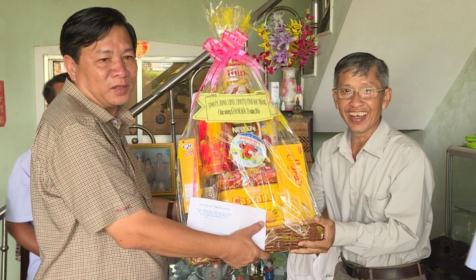 Lãnh đạo Tỉnh ủy chúc mừng Lễ Dolta của đồng bào Khmer ở huyện Mỹ Xuyên và Thạnh Trị.