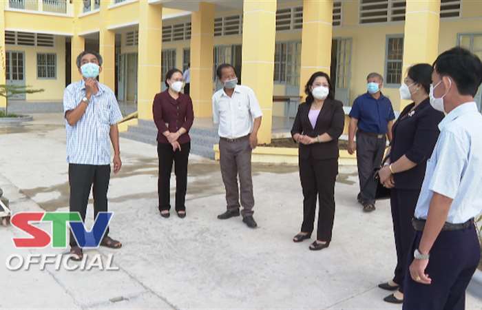 Lãnh đạo Tỉnh uỷ Sóc Trăng thăm hỏi tình hình dạy và học tại các trường nằm trong vùng nguy cơ cao của huyện Mỹ Tú, Châu Thành 