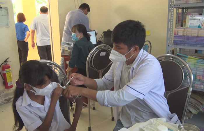 Thị xã Vĩnh Châu kiểm tra công tác tiêm vaccine phòng COVID-19 tại các xã, phường