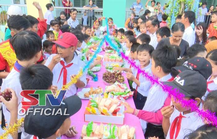 LĐLD huyện Long Phú tổ chức trung thu cho các cháu thiếu nhi