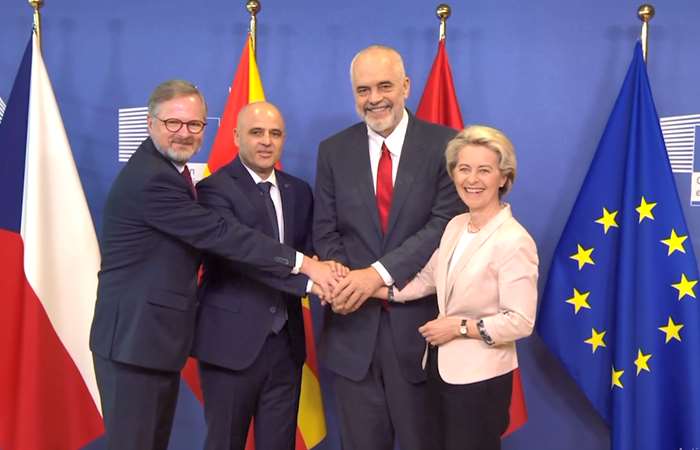 Liên minh châu Âu khởi động đàm phán kết nạp 2 thành viên mới