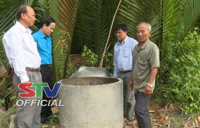 Long Phú bàn giao hố xử lý rác thải.