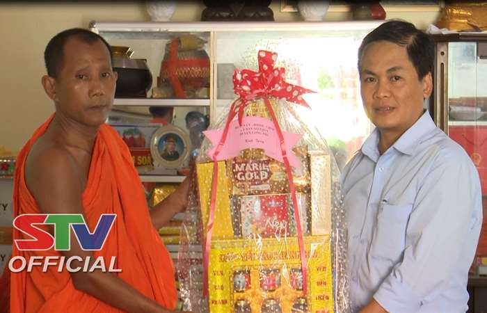 Long Phú thăm chi hội đoàn kết sư sãi yêu nước