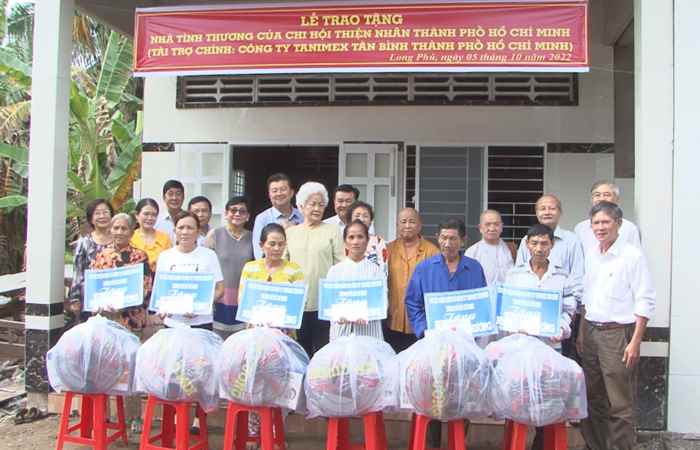 Long Phú trao 7 căn nhà tình thương cho hộ nghèo