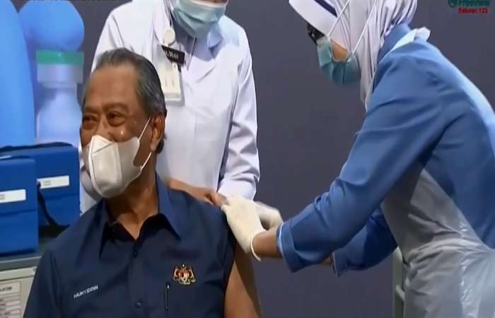 Malaysia triển khai tiêm chủng vaccine COVID-19