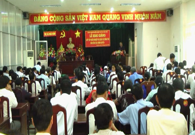 Ứng cử viên ĐBQH khóa XIV và đại biểu HĐND tỉnh Sóc Trăng tiếp xúc cử tri Phường 1 thị xã Ngã Năm 