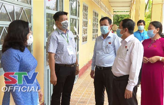 Phó Bí thư Thường trực Tỉnh ủy Sóc Trăng kiểm tra điểm thi tốt nghiệp THPT tại Vĩnh Châu 