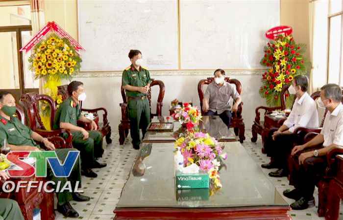Lãnh đạo UBND tỉnh Sóc Trăng chúc mừng cán bộ, chiến sĩ trường Quân sự Quân Khu 9 nhân ngày thành lập Quân đội Nhân dân Việt Nam